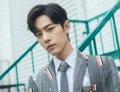 吃瓜爆料肖战李沁,吃瓜群众热议恋情真相